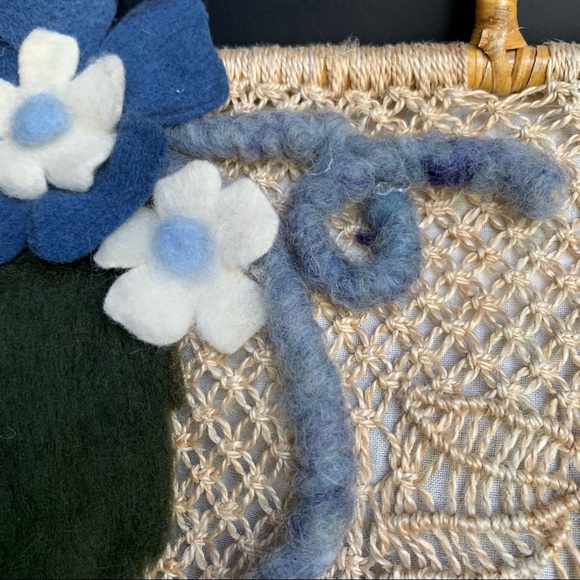 w i c k e r :: Vintage Large Boho Floral Rattan Straw Wool Flower Tote - Picture 13 of 13